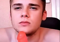 Cam Beautiful Boy Opens His Ass