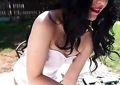 Zatanna's Hawt Smoke Break