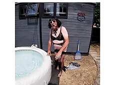 British Shemale DonnaCDUK Flashes and Splashes in Town Tub