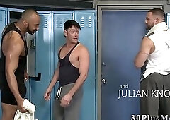 Muscled interracial 3way