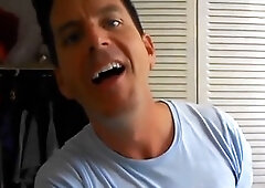 jeff drizzle showing his muscles