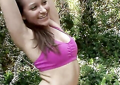 Lascivious lesbo chick Dani Daniels seduces a hawt honey into having sex!