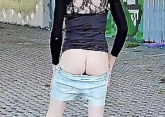 Annemieke Risky Flashing and Peeing