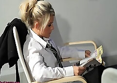 Teen tart watches a bound guy