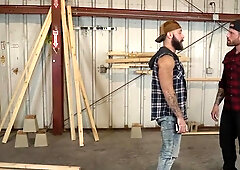 BROMO.com: Tattooed bear really likes BDSM