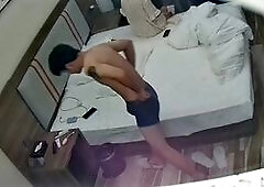 酒店偷拍 狼頭纹身仔跟女友開房 一邊幹還一邊錄視頻 幹起來像電動小馬達2