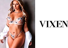 Great-looking blonde with big bottom Kayley Gunner fucked in the bedroom