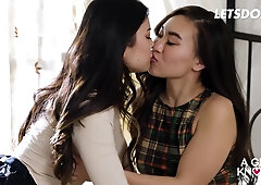 Cute Lesbians Learn How To Squirt Together With Chloe Temple, Kimmy Kimm And Louise Louellen