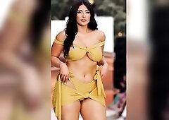 Aunty sexy walking in public yellow suit babes hot aunty hawt