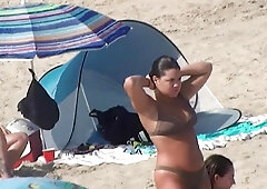 Curvy tanned girl makes me horny on the beach