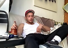 Solo cam session featuring a first-time hot wank with lots of mouth action