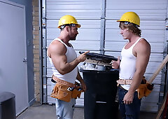 Workers take their break and fuck like never before