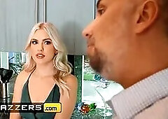 Brazzers - Jazlyn Ray finds the right moment to bang the real estate agent while her man is dispelled