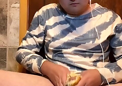 [Kyle vs Food] Fuckin' a muffin