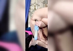 It's kinky n old but this babe bangs her butt so cocky
