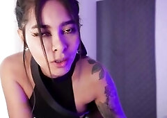 Warrior teaste her fresh food