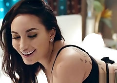 Big ass hottie pussy licked and fucked by shemale hard