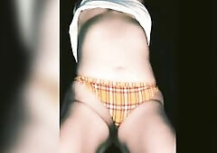 Hot aged hawiian cougar showing off my pear shaped body...I been in the gym working out... trying to get willing for summer... hips thick...booty cool