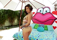 Aimee Blacks Asscheeks Make Beautiful Music