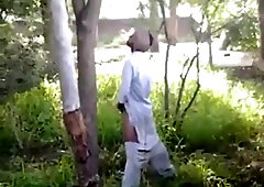 str8 busting India jerk in public 4