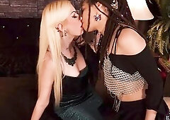 SARINAANDROBIN - Saving The Elf Princess Ended Up Romance