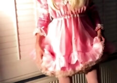 Hawt blonde Babe plays Solo in the xxx video
