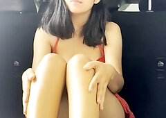 My girlfriend Salomebonneth plays with her twat in the garage