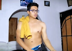 Mexicano dando sexo dt a fake penis y metiéndolo en su arse muy rico