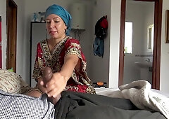 Kurt Temizlikci Istanbuldaki Otelde Siyahi Turistle Aldatıyor - Turk Porn Turbanli