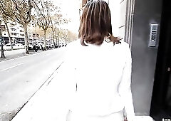 So were back in Barcelona this time with Larissa Weyckert. We catch her walking the streets seeming to be on a mission. At 1st glance Larissa looks li