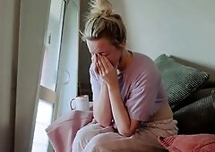 Charlie is homesick for the holidays. This babe begins swiping online and chats to Nick Strokes, who comes over to keep her company. They begin off un