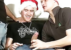 Horny UK gays spray cum in heated 3way