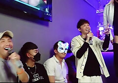 Cuộc vui trong quán bar