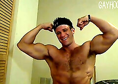 Muscular super-stud Cole Money jerking that big dick