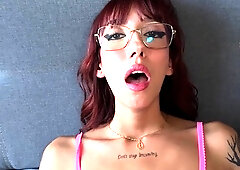 Seductive babe gives blowjob in preparation for anal therapy