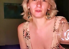 Amateur Webcam Cute Teen Plays Solo with Big Dildo