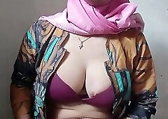 Hijab Shemale Jerking off Her Huge Dick