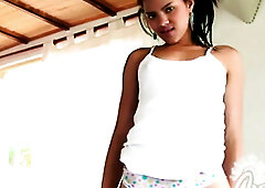 Charming Carla Beaver rubbing & Fingering til reach the orgasm