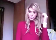 girl Crosdresser Tgirl in Pantyhose Shows Legs and Feet