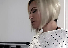 Blonde big ass t-girl crazy sex video