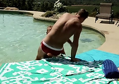 NextDoorBuddies Outdoor BOINK By The Pool