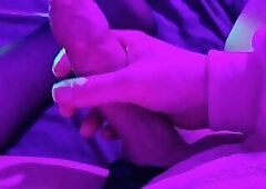 I like to jerk off and often with a lot of sperm