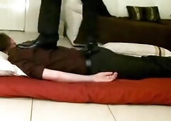 Boyfriend suit shoe trample