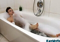 Twink adores feet in bath