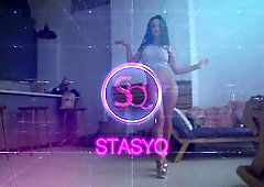 Being a natural girl as SofieQ comes with a lot of training & responsibility! This amateur chick obviously takes the one and the other seriously a