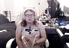 Here is my second clip, in the 1st I was milked. In this one I was milked even greater quantity and decided to post this movie to share my love of mil