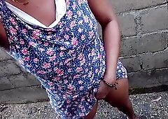 AMATEUR BLACK WITH CONSTRICTED BOOTY DESPARATELY PEE NEATLY GET CAUGHT OUTDOOR PEE