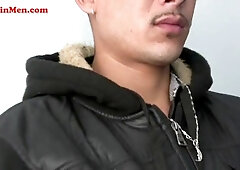 Hetero Latin man gets his meaty uncircumcised pito deep-throated by another latino stud