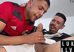 A hairy 24cm dick from the tattooed white guy to the big-assed black guy after soccer - Salmozinho