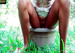 Sri Lankan - Outdoor Voice චුටි බේසමේ බැහැලා නංගි බබා Clean කරන ගමන් ගත්ත ස